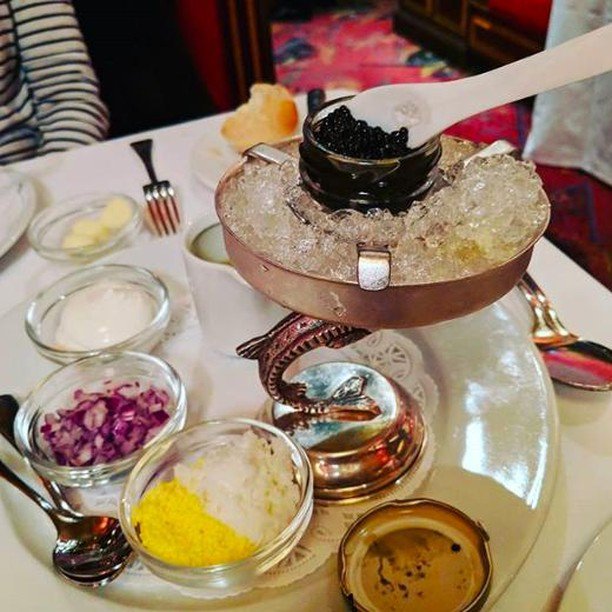 Caviar service! ✨ Traditionally caviar is served i